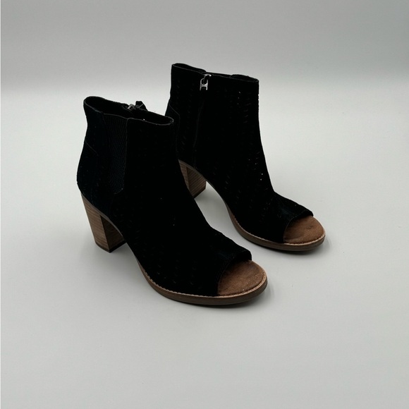 TOMS Majorca Black Suede Perforated Leaf Peep Toe Block Heel Booties Size 7.5 - Picture 4 of 14